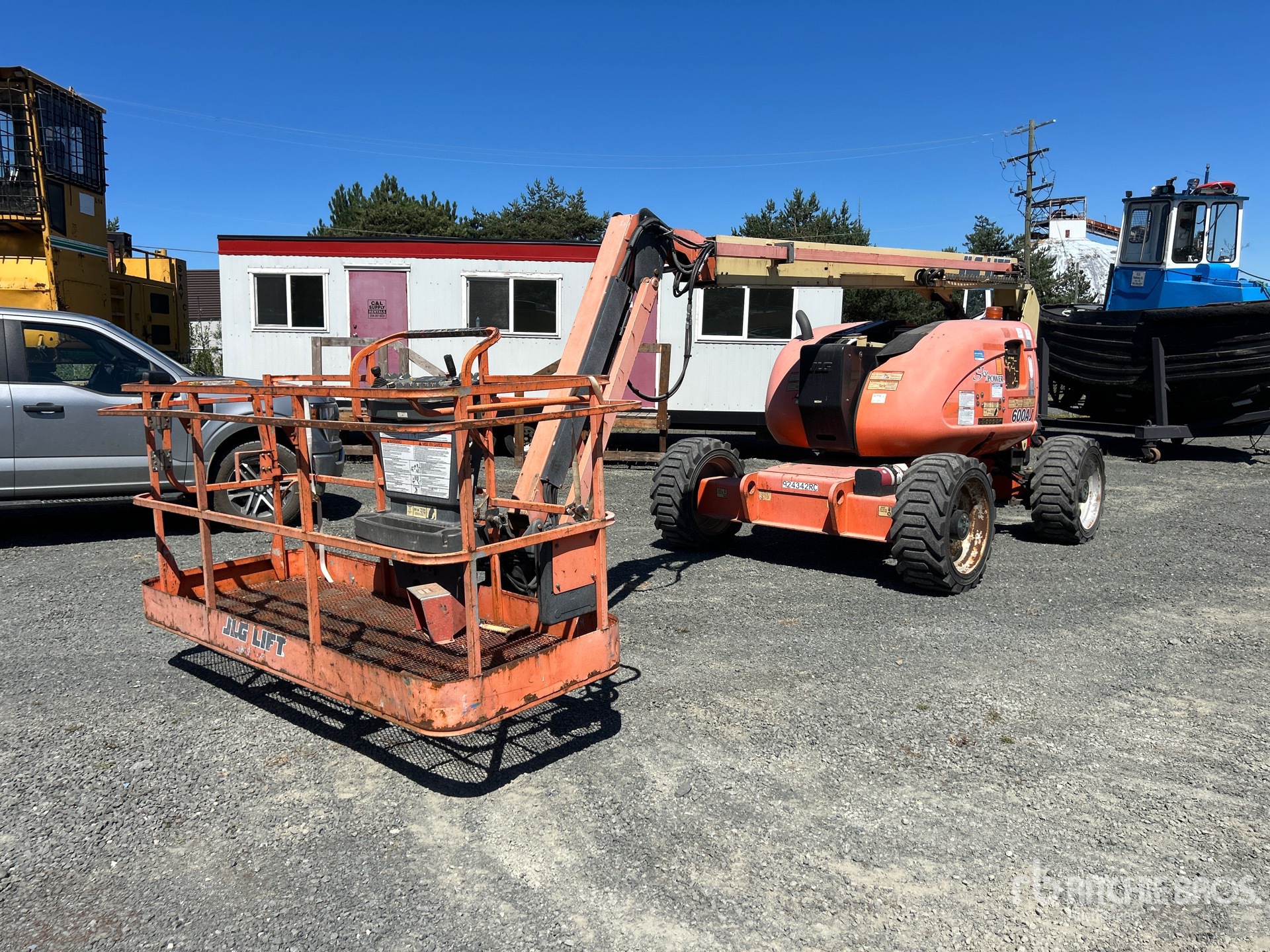 JLG 4WD Diesel Articulating Boom Lift