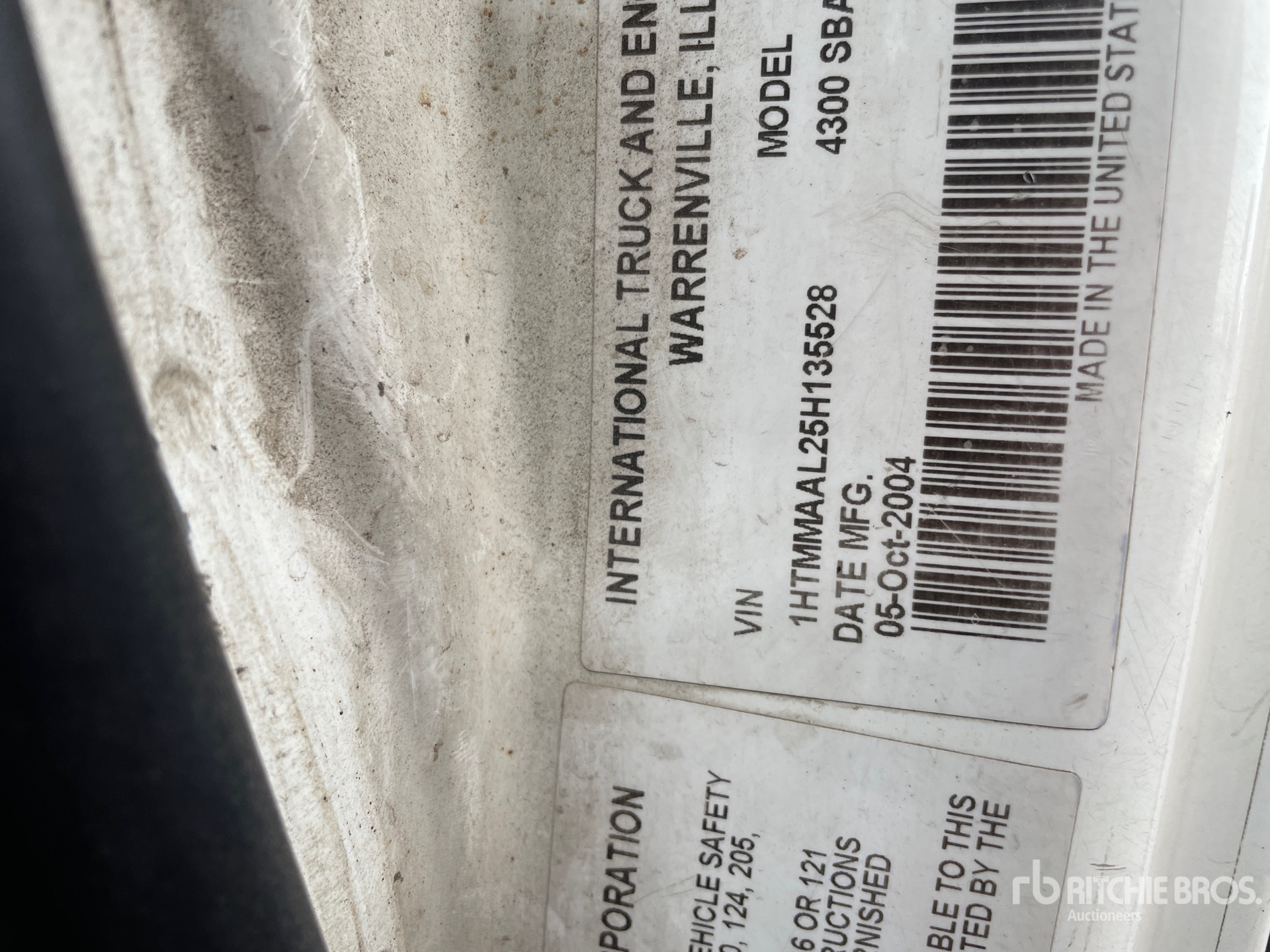 2005 International 4300 4x2 Tow Truck