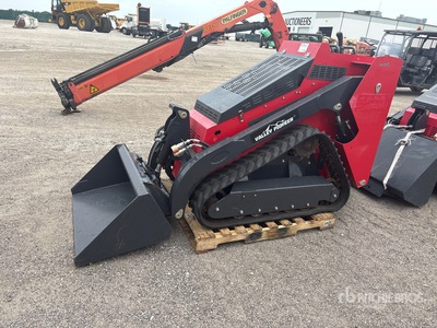 2024 Valley Pioneer SCL850 Compact Track Loader