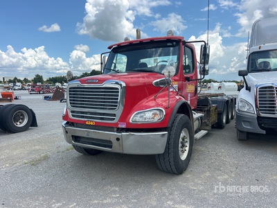 2009 Freightliner M2 112 8x4 ロールオフトラック (Inoperable)