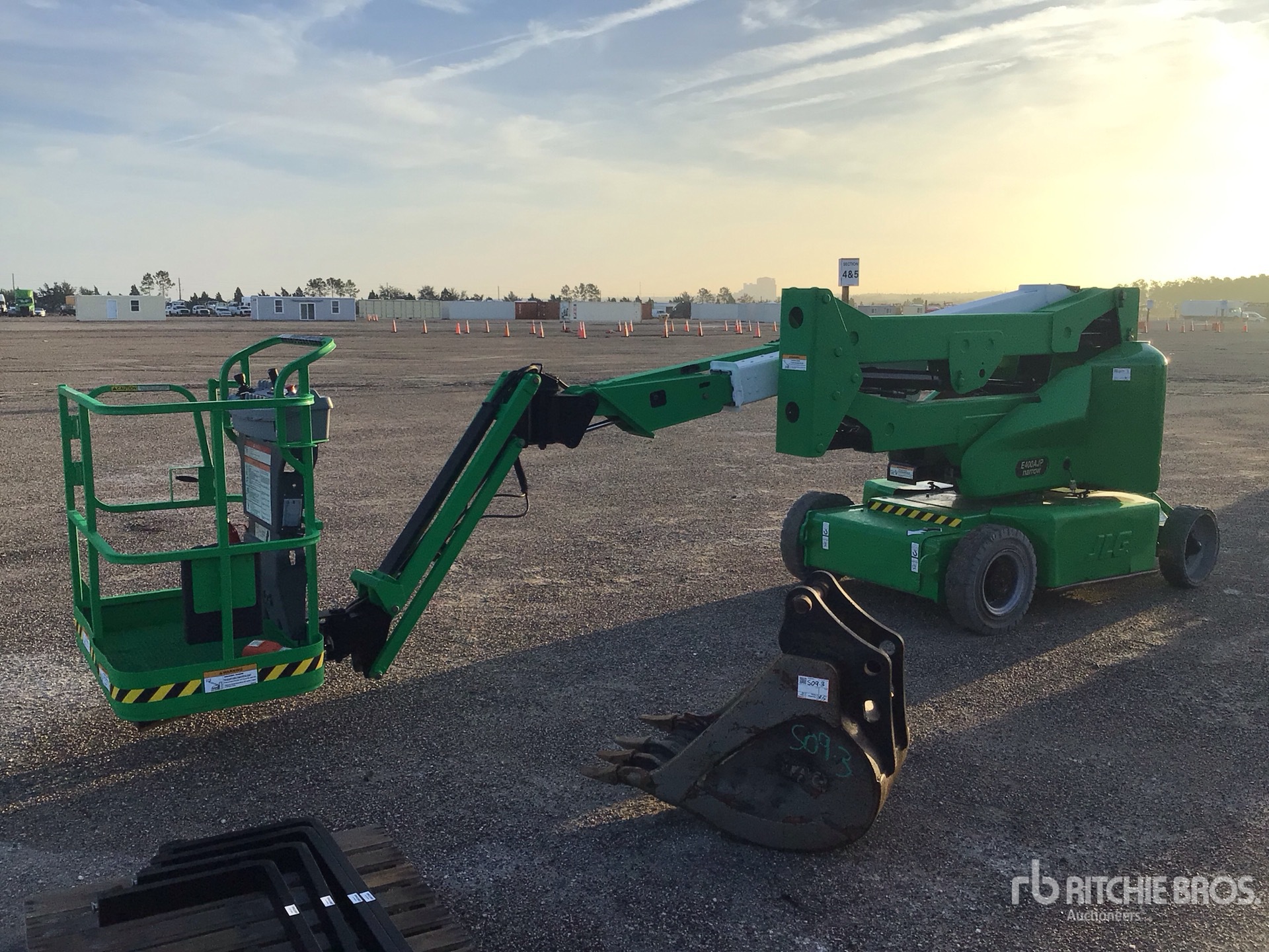 2014 JLG E400AJPN 2WD Electric Articulating Boom Lift