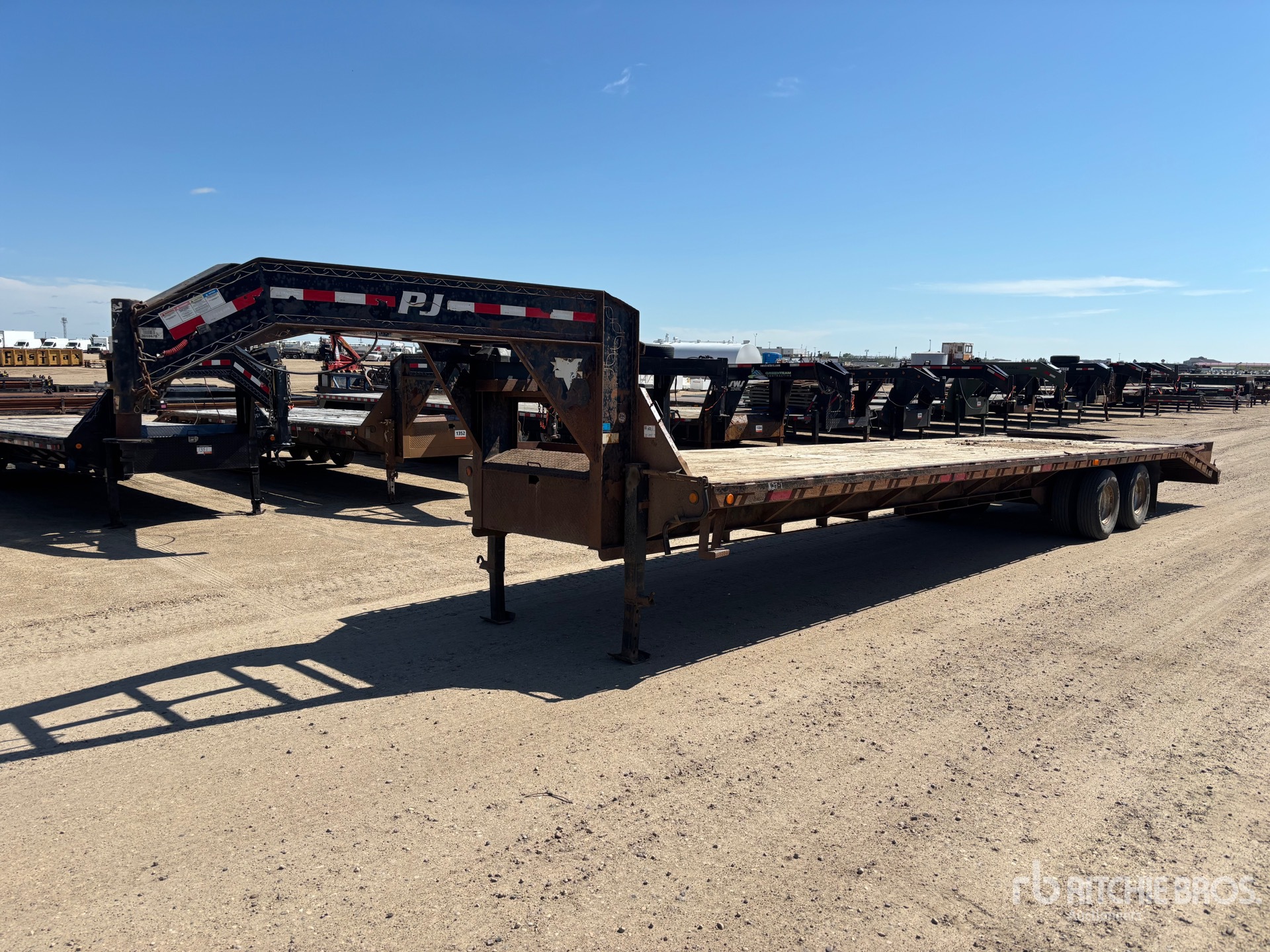 2015 PJ Trailers 36 ft T/A Gooseneck Equipment Trailer