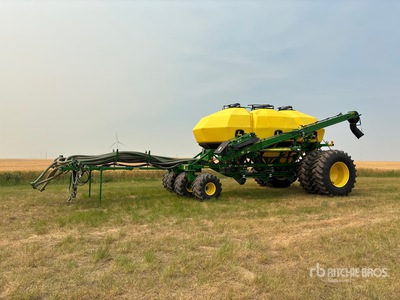 John Deere 1910 550 bu Air Cart