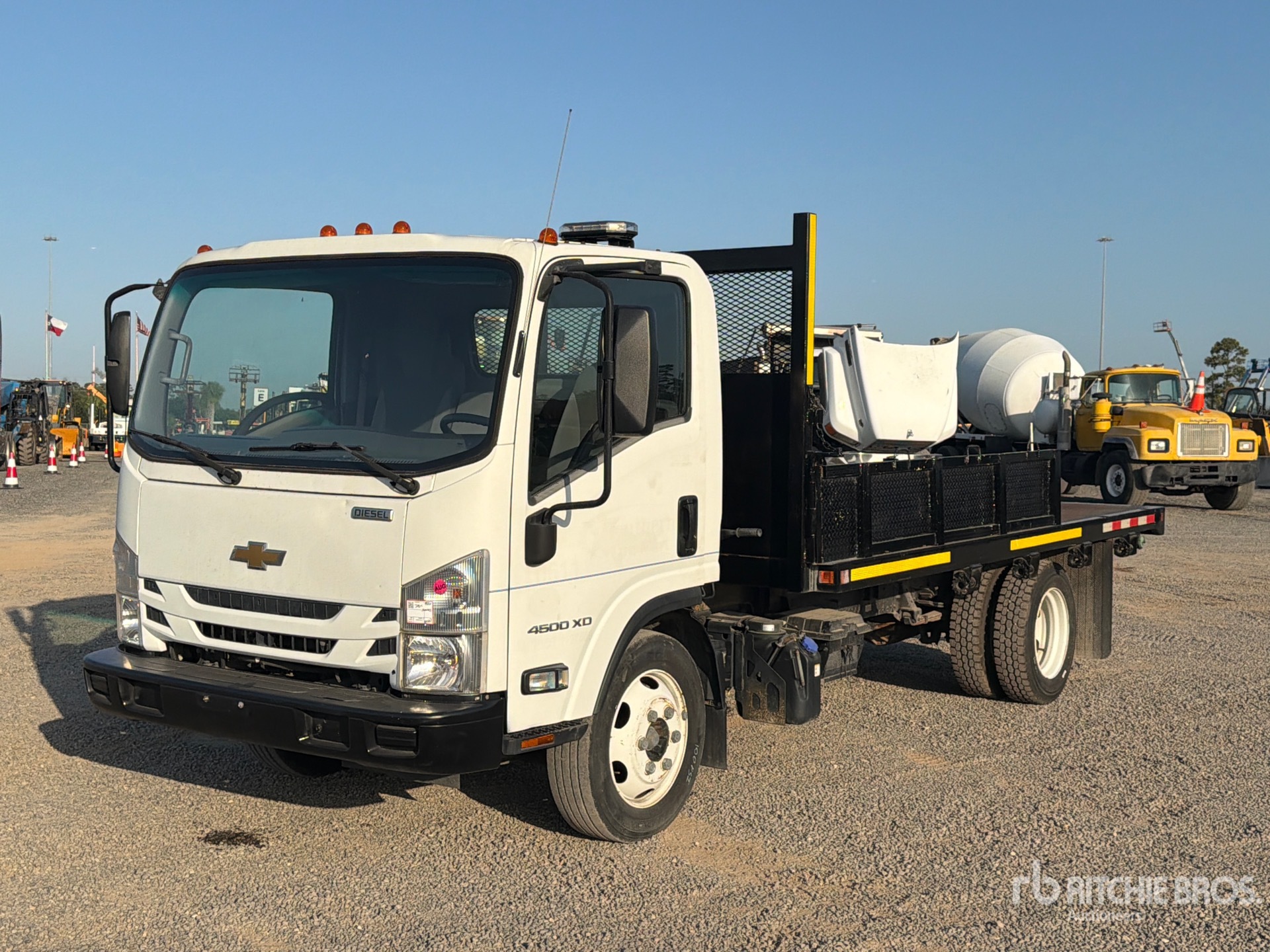 2020 Chevrolet W4500 XD 4x2 Flatbed Truck