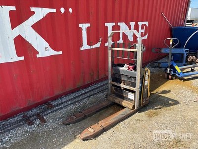 2016 Yale MPB045VGN24T2748 4510 lb Electric Pallet Jack