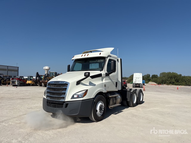 2018 Freightliner Cascadia 126 6x4 T/A Day Cab Truck Tractor