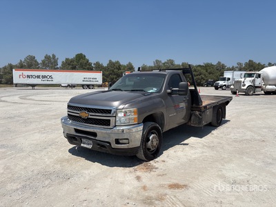 2013 Chevrolet Silverado 3500HD 4x4 Flatbed Truck
