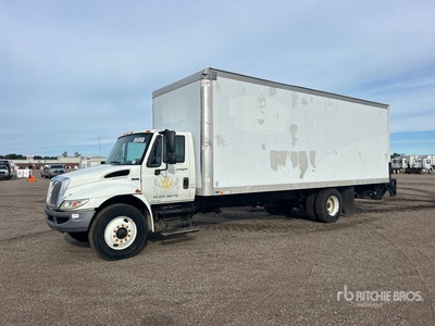 2013 International 4300 4x2 Autocarro furgonato