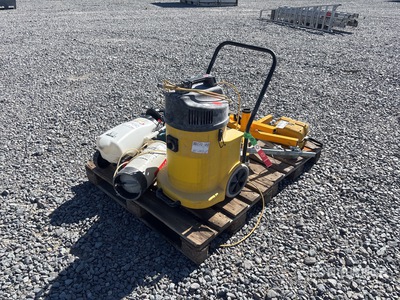 2014 Boardlift CM70 Plate Elevator