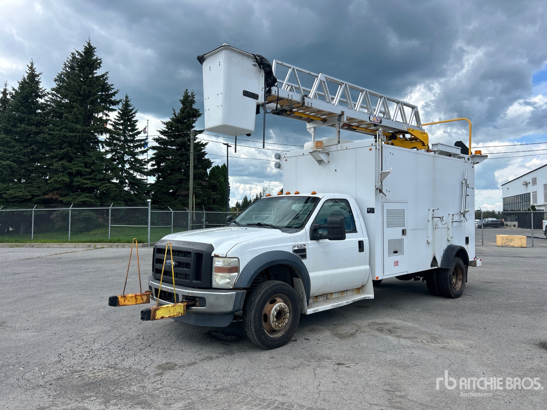 2010 RH RHL37 33 ft on 2010 Ford F-550 XL 4x2 Van Mounted Aerial Lift