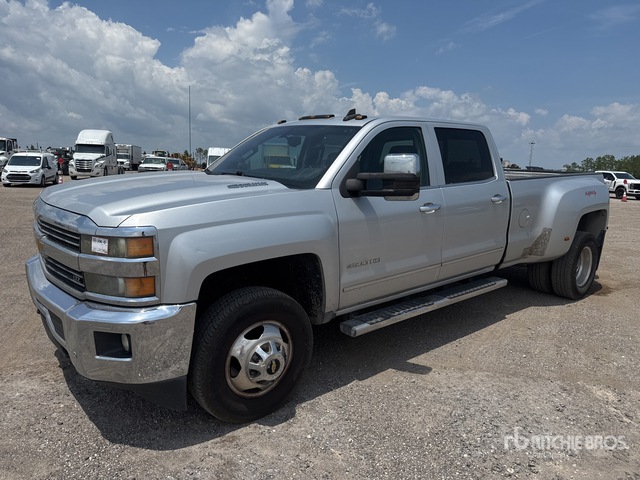 2015 Chevrolet Silverado 3500HD 4x4 Crew Cab Pickup