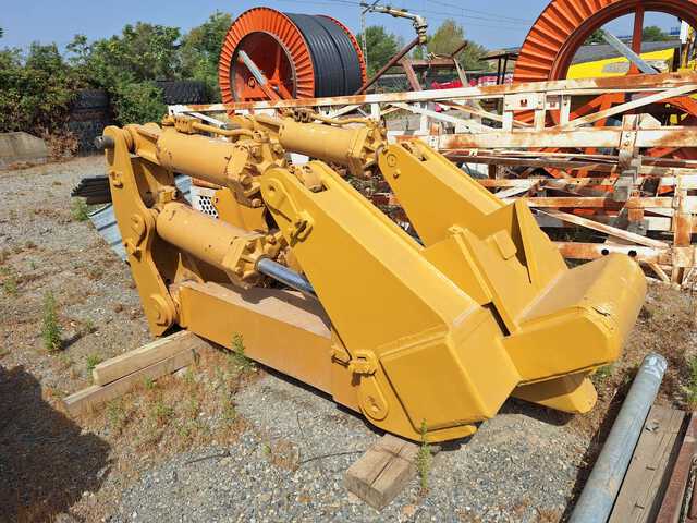 Cat Crawler Tractor Ripper - Fits Cat D9H