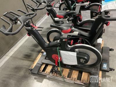 (9) Life Fitness IC-LFIC6B1-01 Indoor Cycles