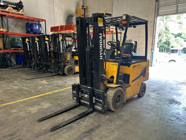 Hyundai 25B-9U 5000 lb Electric Forklift