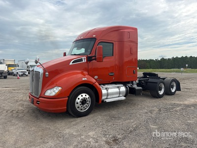 2020 Kenworth T680 6x4 Cabeza Tractora Cabina Dormitorio