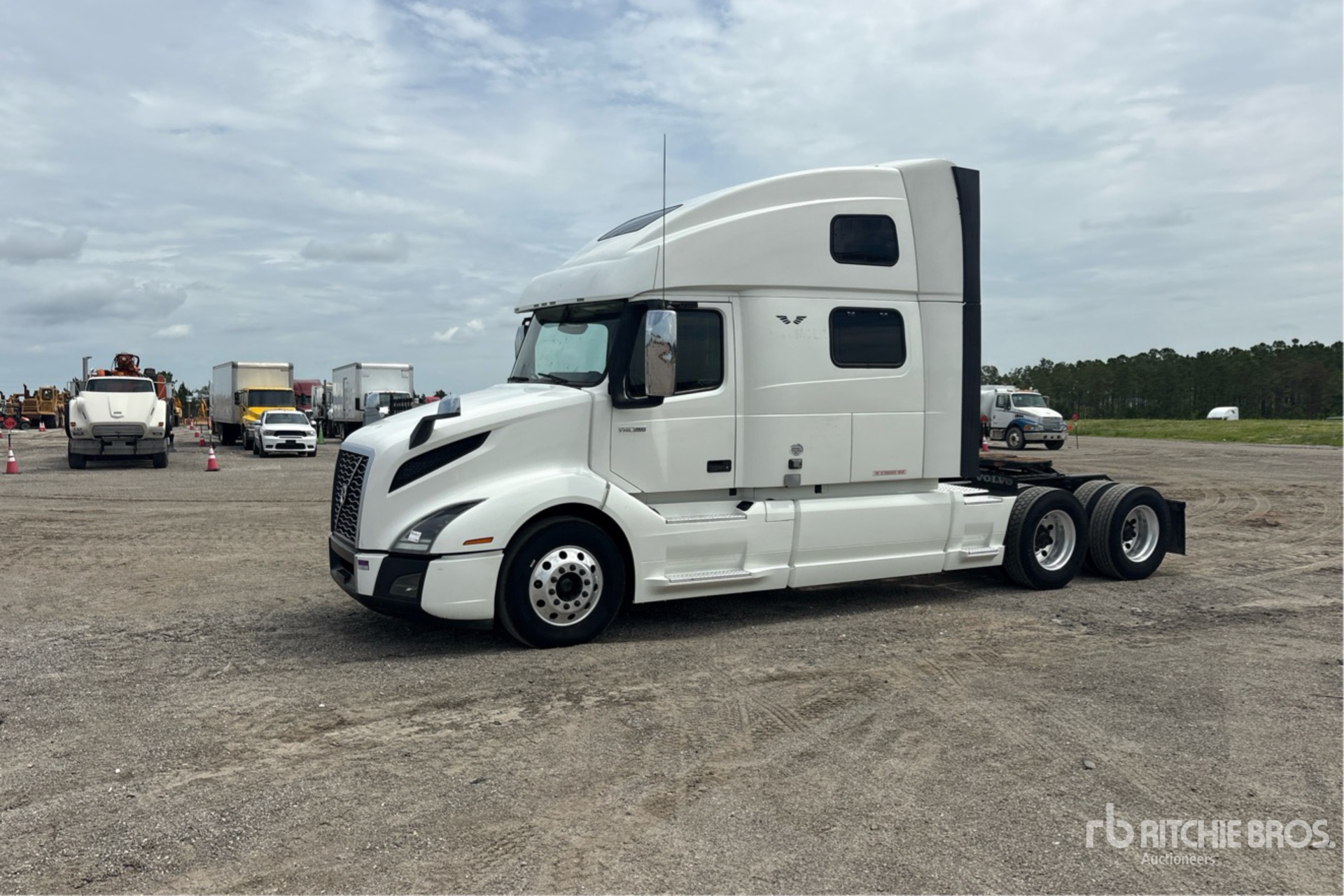 2020 Volvo VNL 6x4 T/A Sleeper Truck Tractor
