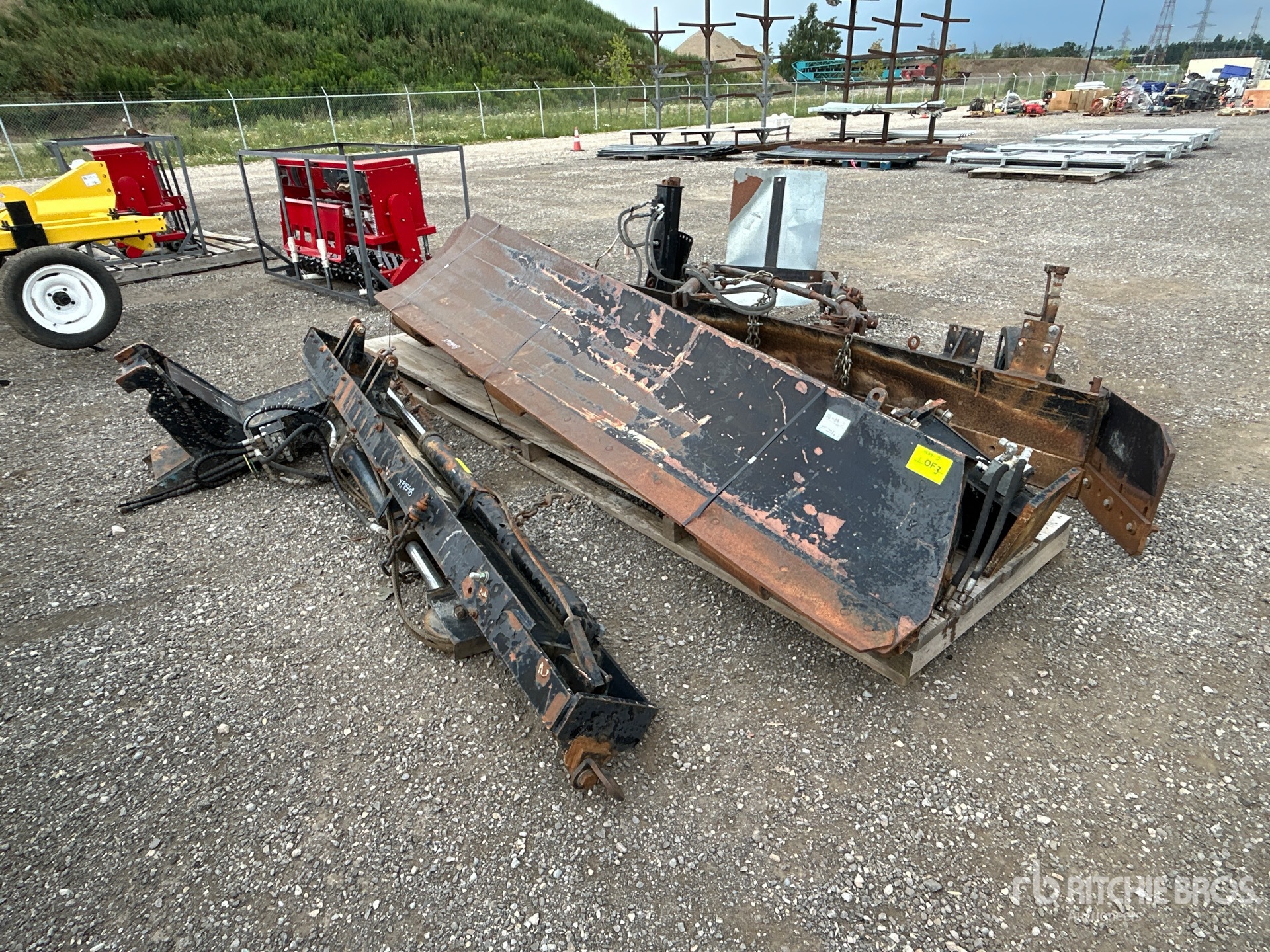 13 ft 2 in Rear Windrow Eliminator & Side Snow Plow