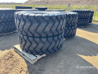 Quantity of (4) Bedrock 23.5x25 Pneumatici (Unused)