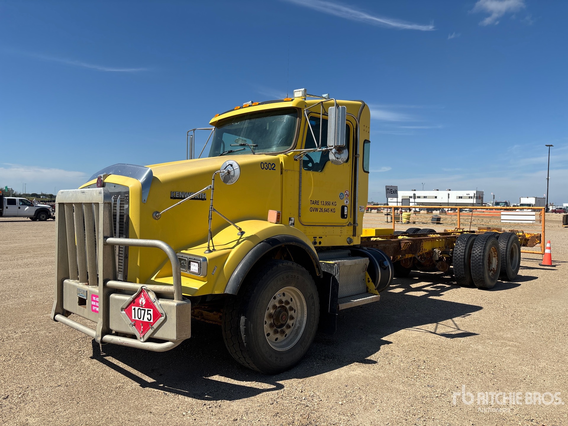 2014 Kenworth T800 6x4 Cab and Chassis (Inoperable)