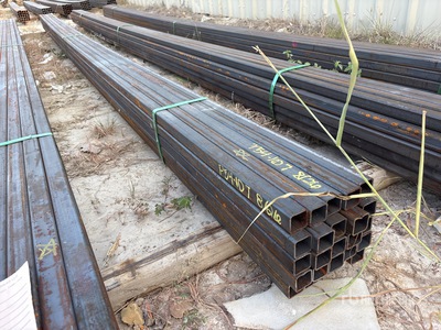 Quantity of (25) 2025 Kit Containers 1.5 in x 1.5 in x 20 ft Square Tubing Divers - Métaux (Unused)