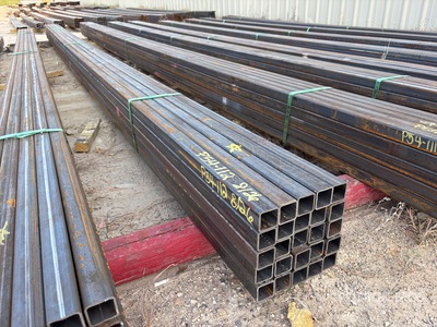 Quantity of (25) 2025 Kit Containers 1.5 in x 1.5 I'm x 19 ft Square Tubing Divers - Métaux (Unused)