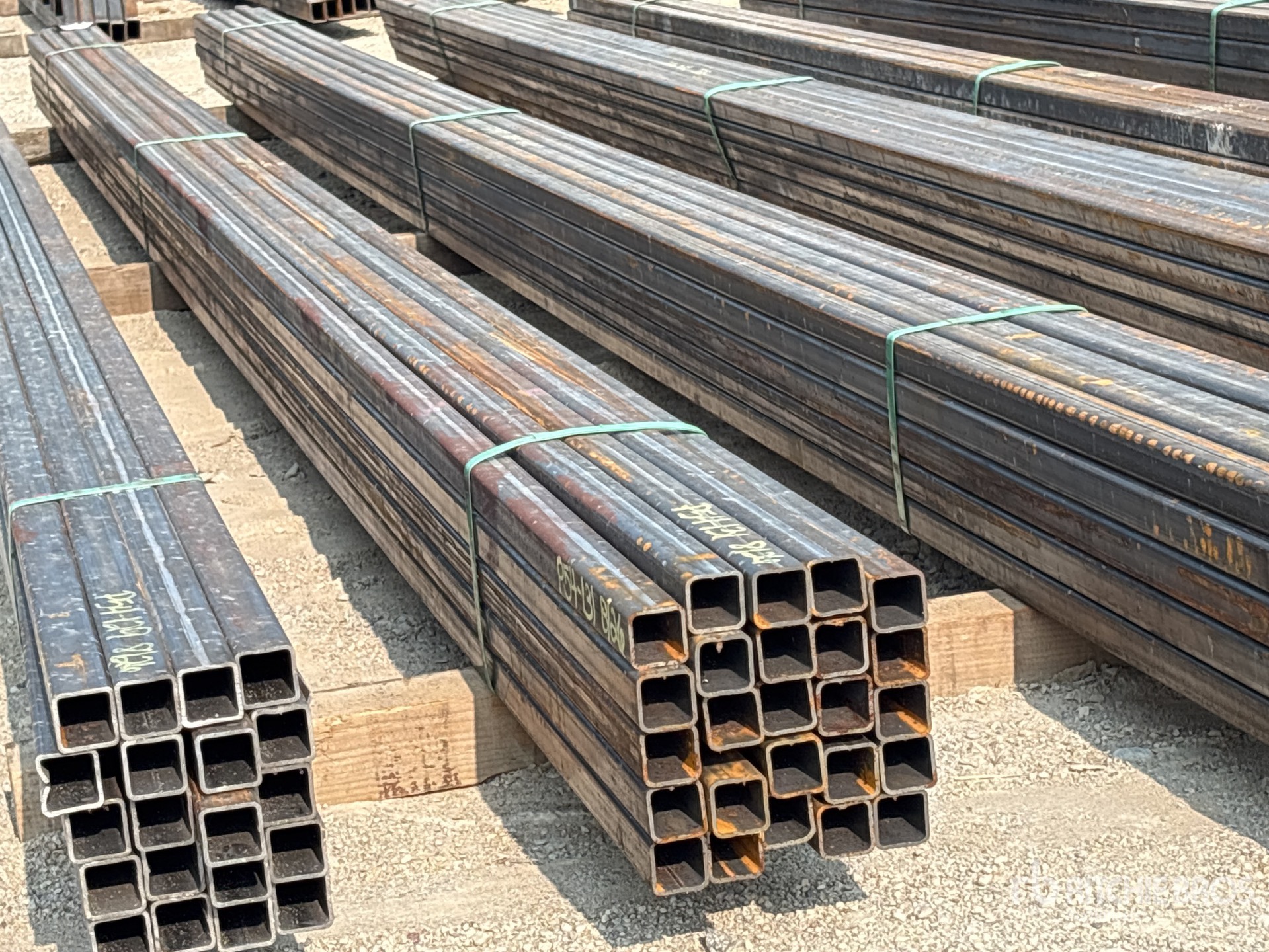 Quantity of (25) 2025 Kit Containers 1.5 in x 1.5 in x 24 ft Square Tubing (Unused)