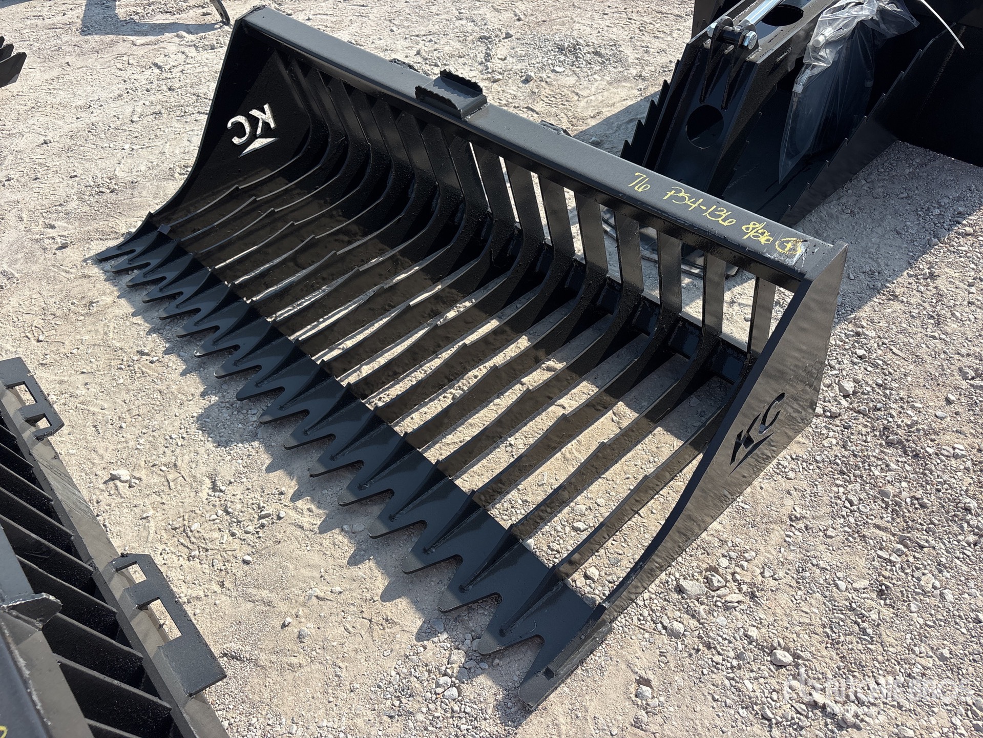 2025 Kit Containers QT-SB-H76-V3 76 in Skeleton Skid Steer Bucket (Unused)