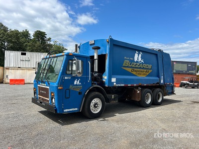 2002 Mack LE613 6x4 Rear Loader Ciężarówka do zbiórki odpadów
