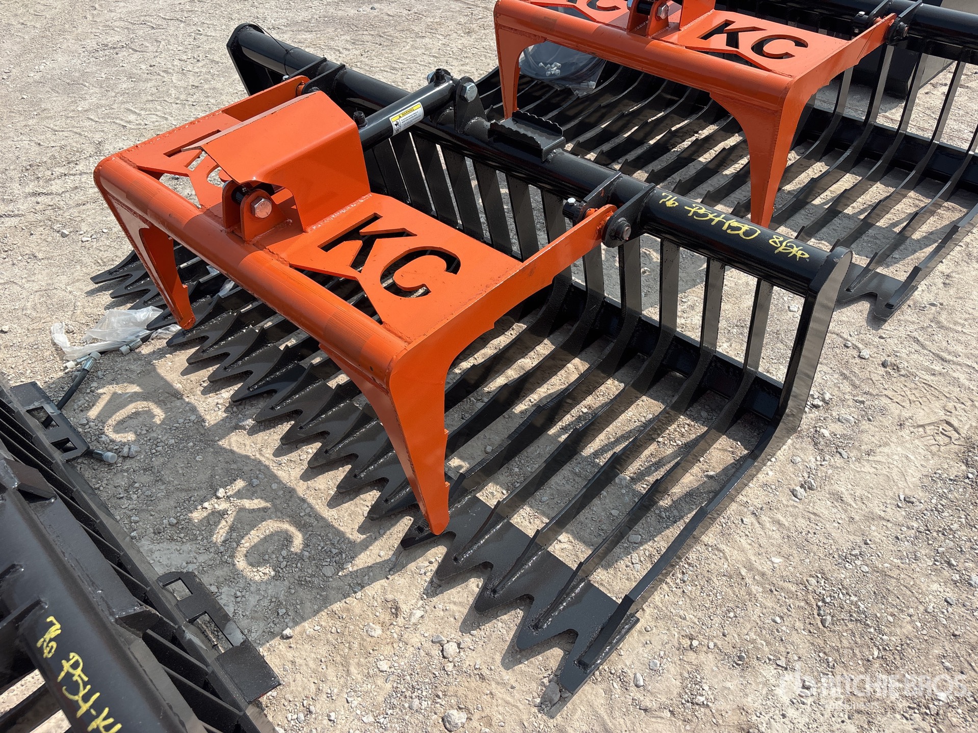 2025 Kit Containers QT-SG-S76-V3 76 in Skeleton Skid Steer Grapple (Unused)