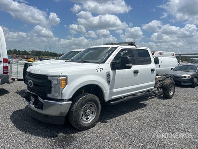 2017 Ford F-250 XL 4x4 Crew Cab Kabina i podwozie