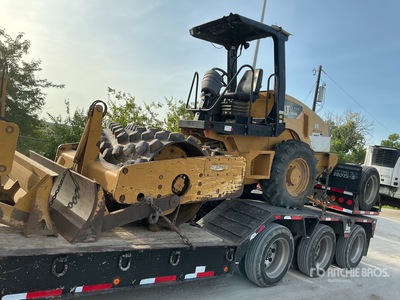 2013 Cat CP-44 Padfoot Drum Compactor