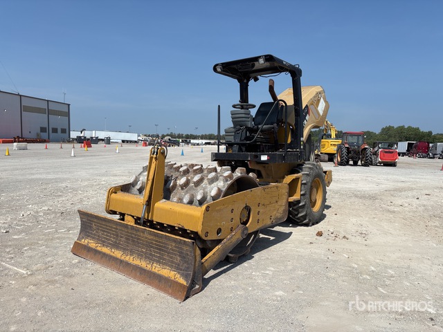 2015 Cat CP44 Padfoot Drum Compactor