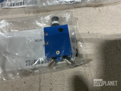 (3) Fluid Power 1500-035-1 Circuit Breakers