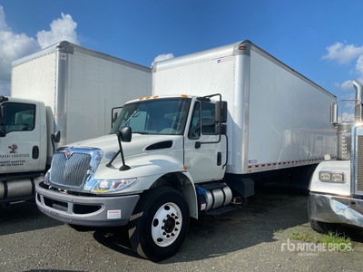 2017 International 4300 4x2 Camion fourgon