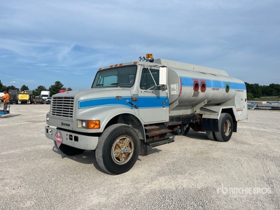 1996 International 4700 2100 gal 4x2 Ciężarówka na paliwo