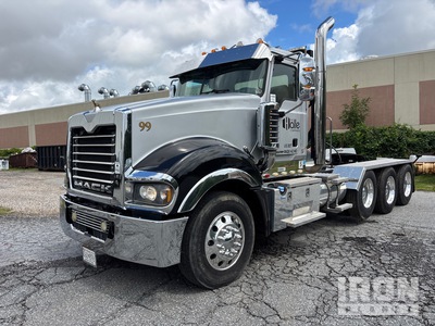 2014 Mack TD713 8x4 Heavy Haul Tri/A Day Cab Truck Tractor