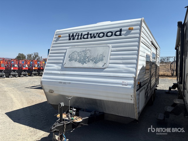 2005 Forest River Wildwood 22 ft 4 in T/A Travel Trailer