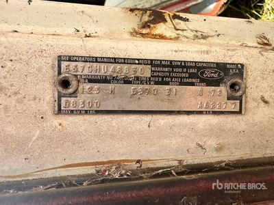 Ford Econoline 300 Van Truck (Inoperable)