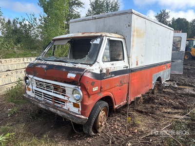 Ford Econoline 300 Van Truck (Inoperable)