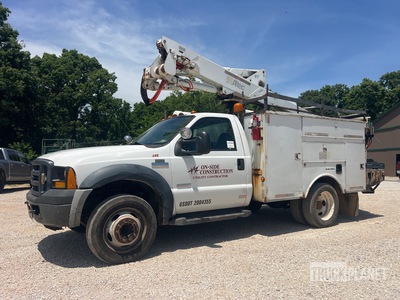 Altec AT37 G 37 ft on 2006 Ford F-550 XL 4x2 Bucket Truck