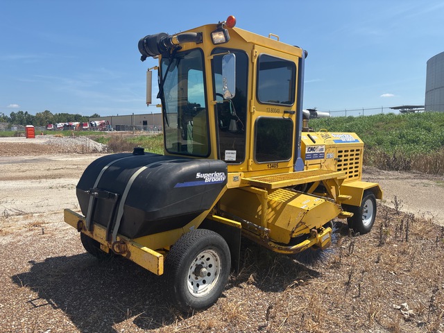2014 Superior Broom DT80-J Self-Propelled Broom