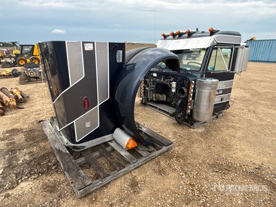 Peterbilt Truck Hood and الكابينة