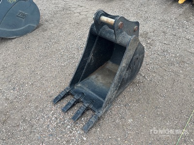 18 in Digging Excavator Bucket
