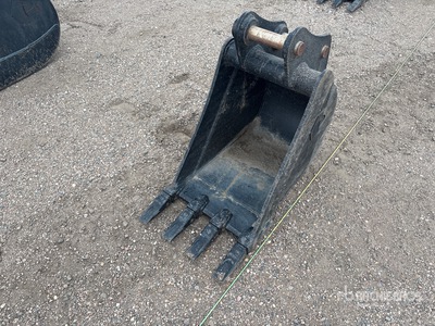 18 in Digging Excavator Bucket