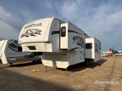 2009 Keystone 30 ft T/A Travel Trailer