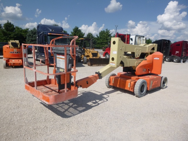 2012 JLG E400AN Electric Articulating Boom Lift