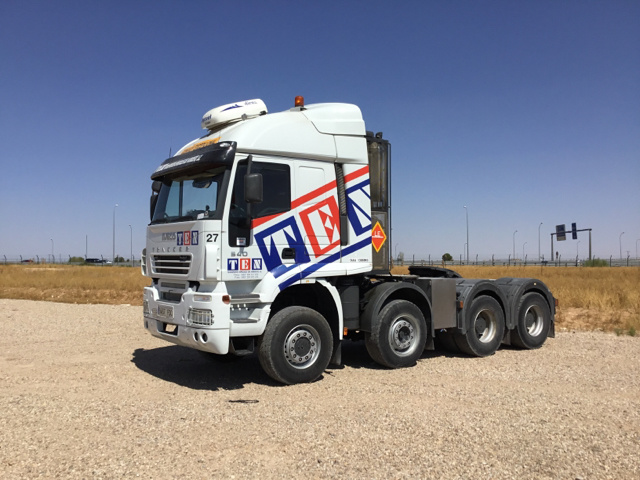 2006 Iveco Trakker 440 8x4 Sleeper Truck Tractor