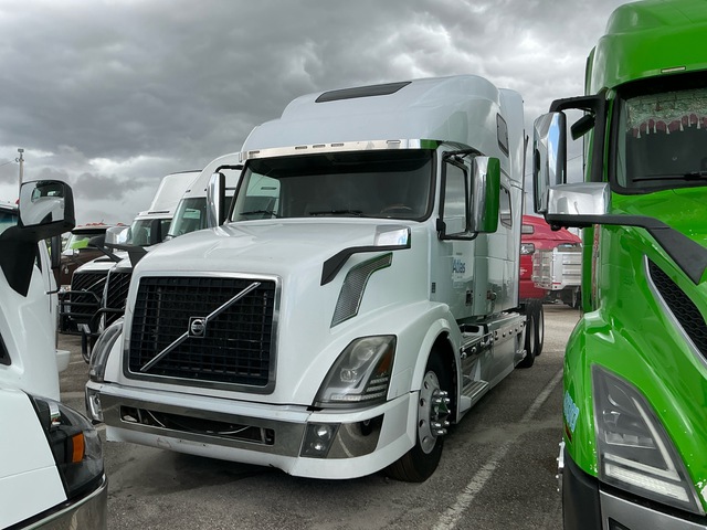 2014 Volvo VNL 6x4 T/A Sleeper Truck Tractor