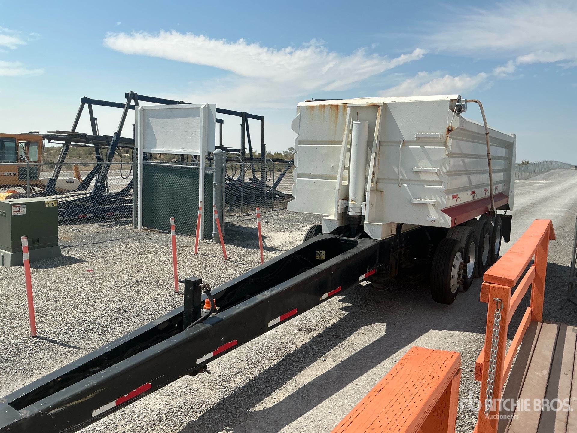 2006 Williamsen Pup Dump Trailer
