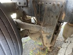 Sous-caisse with Essieu relevé sans moteur arrière